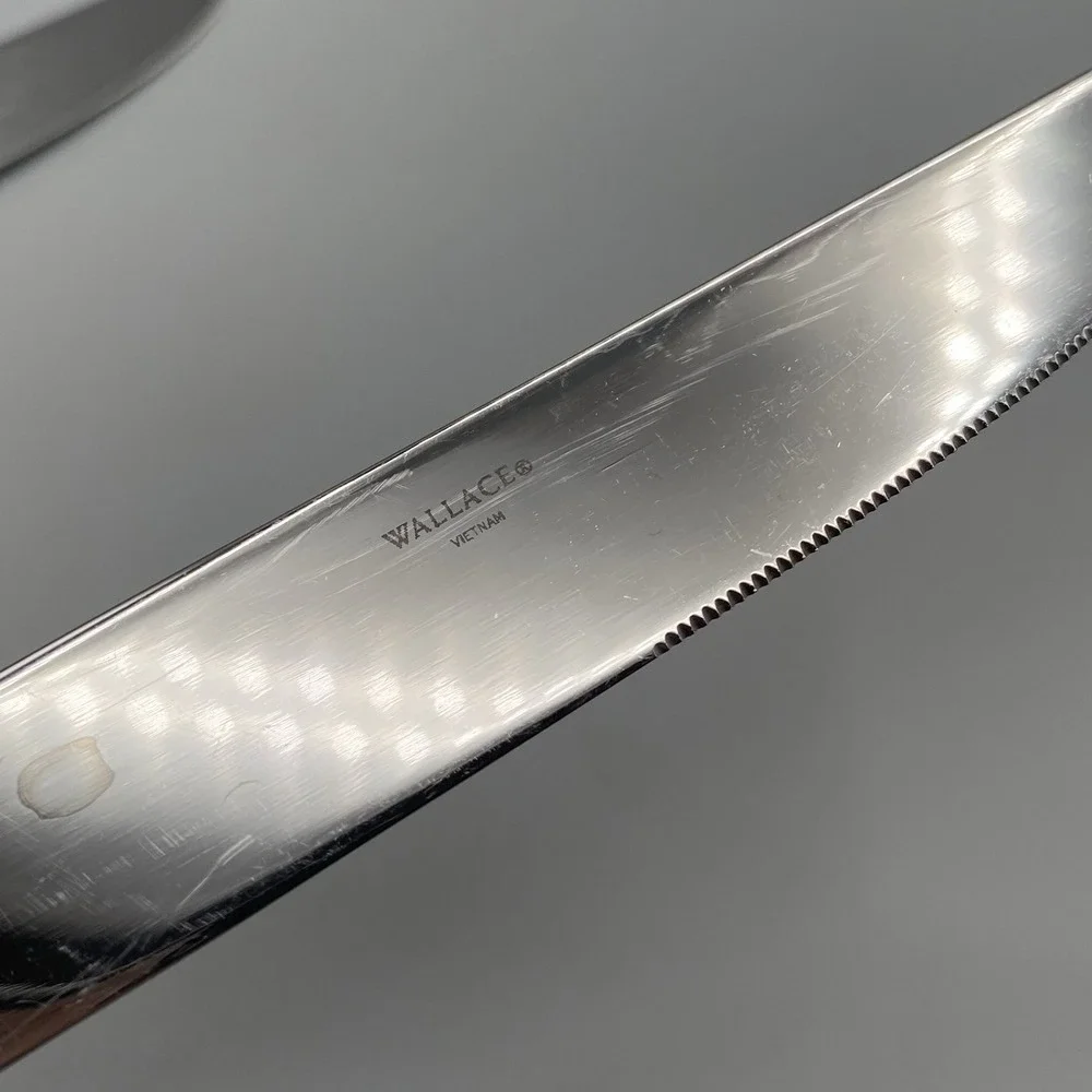 Wallace Stainless Napoleon BEE Dinner‎ Knives 2pcs Flatware 18/10 Vietnam